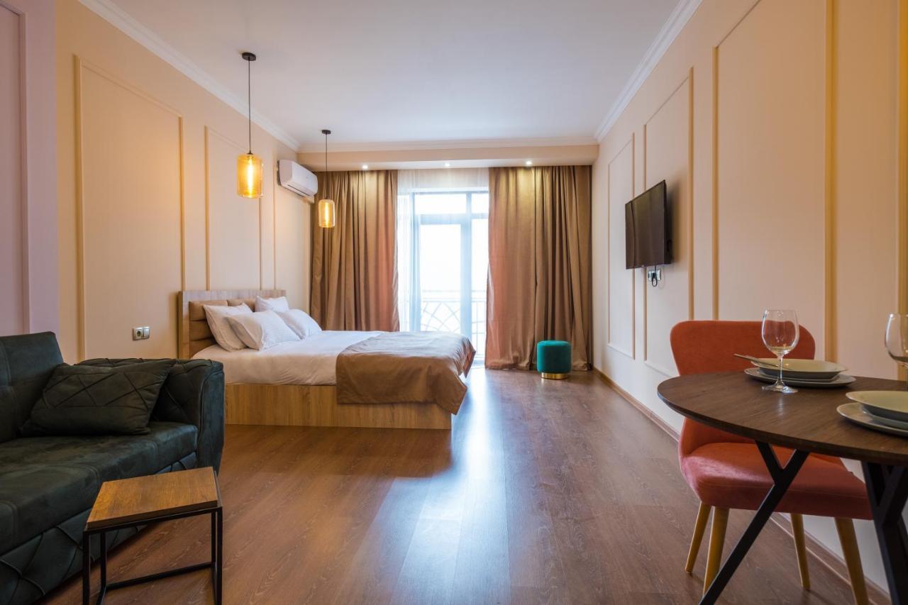 Iren River Side Apartments Tbilisi Buitenkant foto