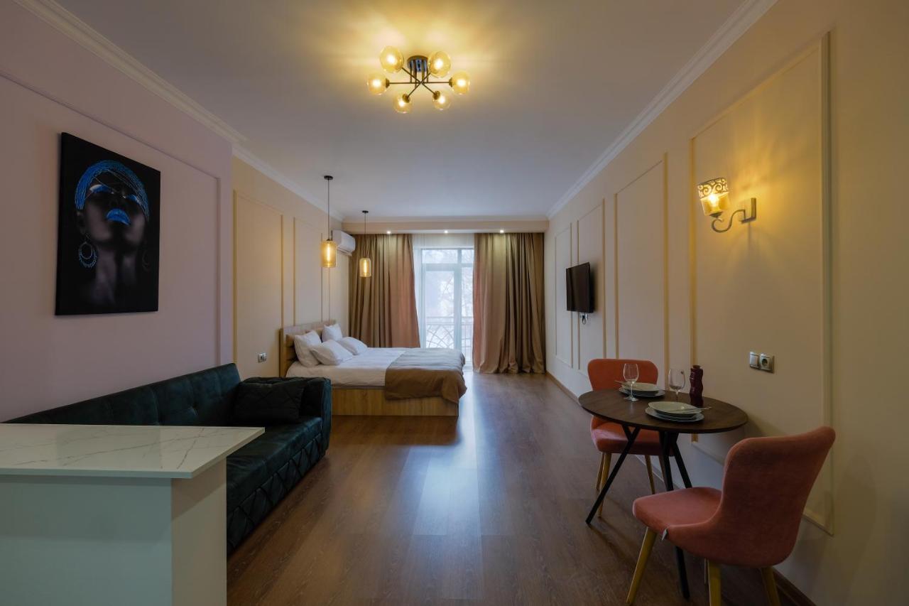 Iren River Side Apartments Tbilisi Buitenkant foto