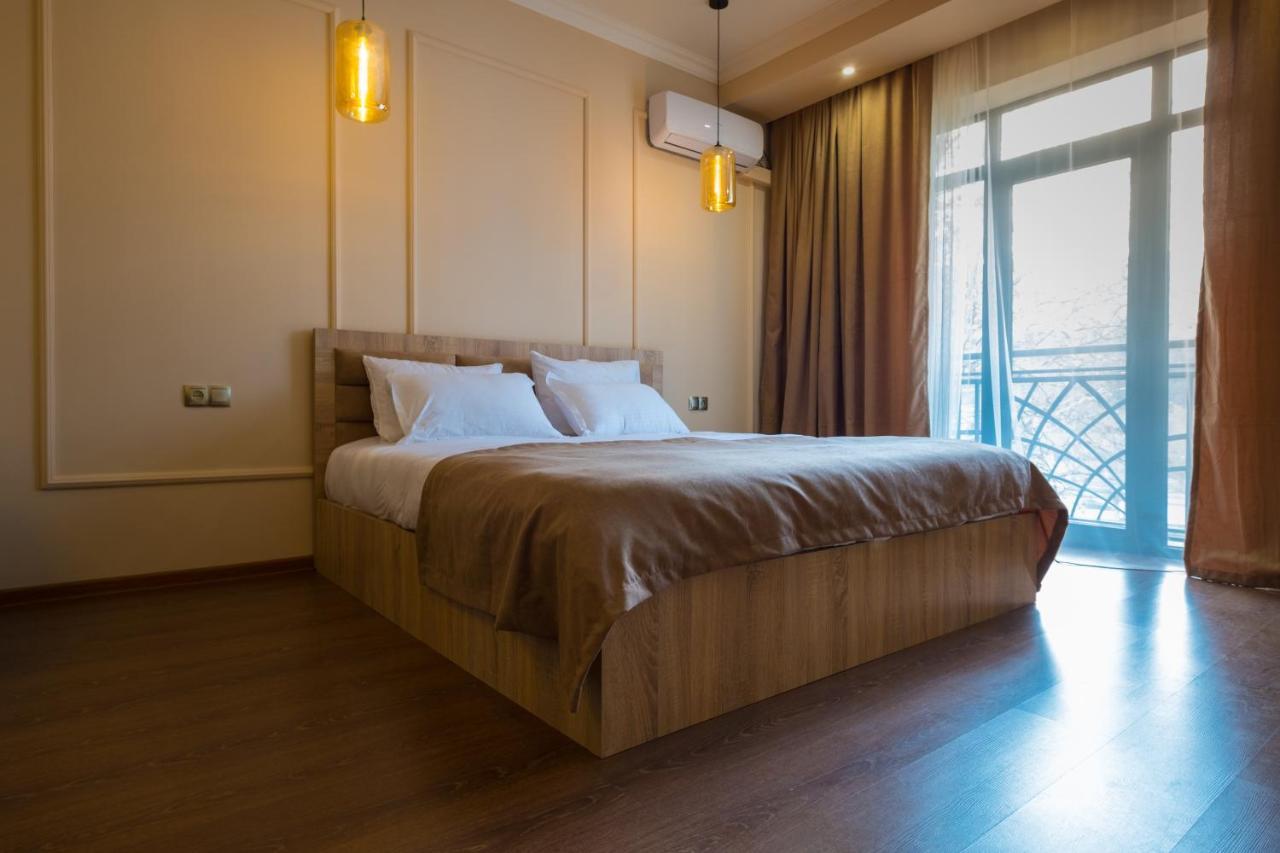 Iren River Side Apartments Tbilisi Buitenkant foto